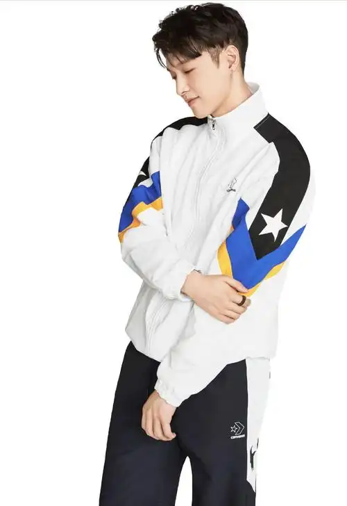 张艺兴有哪些穿白衣服的图片求分享