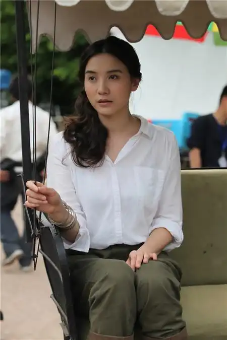 《风车》剧照小宋佳《西藏往事》剧照近日,由小宋佳主演的电视剧