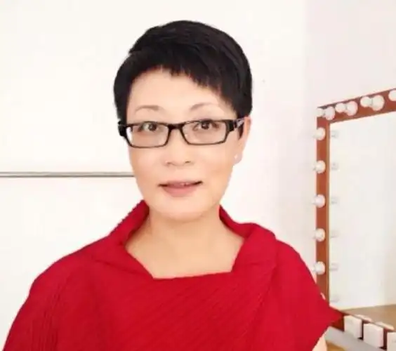 "小品女王"杨蕾:曾比宋丹丹还火,被侯耀文前妻抢爱,现状咋样