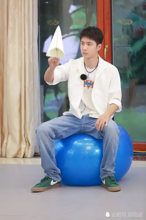 王一博最新《天天向上》预告剧照