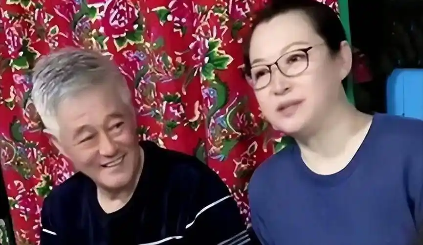 同是赵本山的基因,把前妻和现任的女儿一对比,差距就出来了
