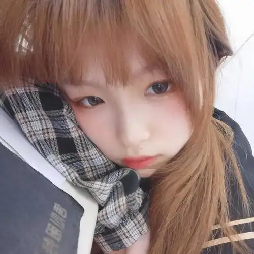 适合女生自拍发朋友圈时配的可爱句子,开心就要咔嚓咔嚓