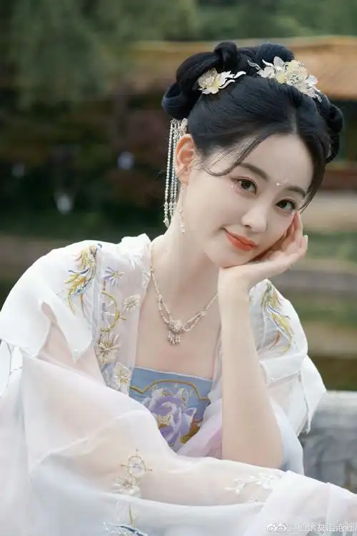 祝绪丹白衣团扇古风大片