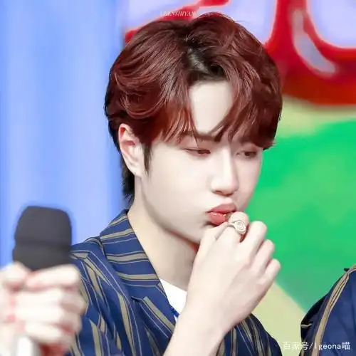 王一博:嘴巴撅撅,委屈巴巴的小宝,无意识的撒娇,好奶好甜的奶盖