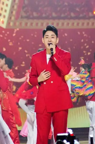 大碗娱乐丨朱天福助阵吉林卫视春晚 欢乐唱响主题曲《等你回家》