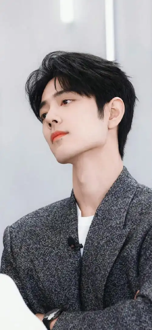 肖战直播出图#  小战总来了  帅得飞起    #肖战小括号##真力时直