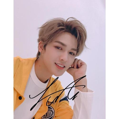 6寸   朱正廷    亲笔签名照片新款热门宣传照签名照6 号