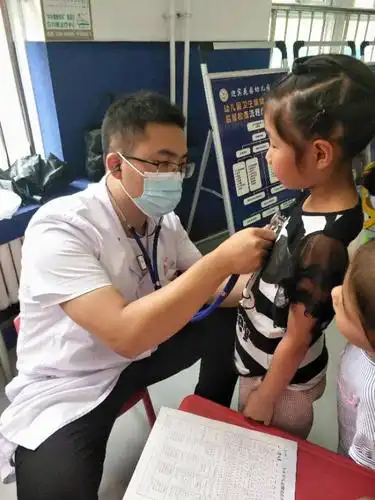 迎宾社区为三门峡市第二幼儿园小朋友健康体检