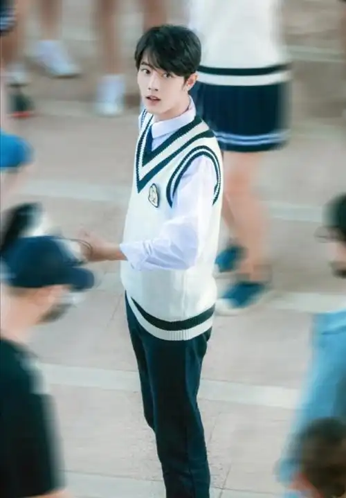 肖战:暗恋校园学长的既视感,太养眼了