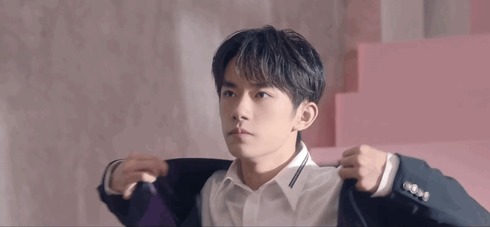 [易烊千玺][分享]190726 易烊千玺神仙动图上线 西装烊烊帅气出没