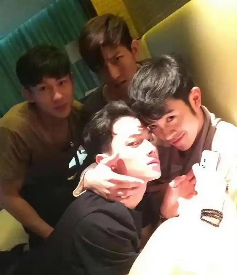 这是许凯?模特经纪人发的