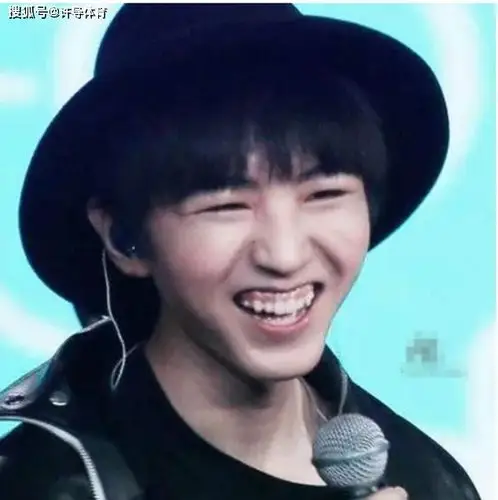 原创明星们的尴尬照王俊凯笑到不能自已迪丽热巴瞬间老了十岁