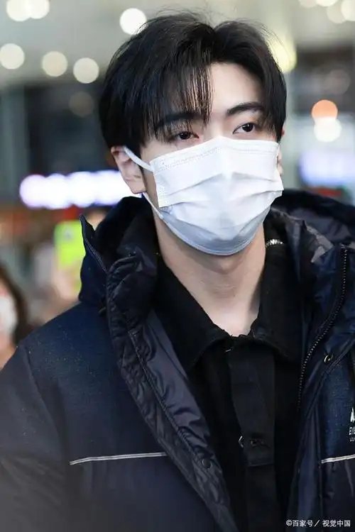 刘大锤曝张子枫焉栩嘉疑分手:明星恋情或已走到尽头?