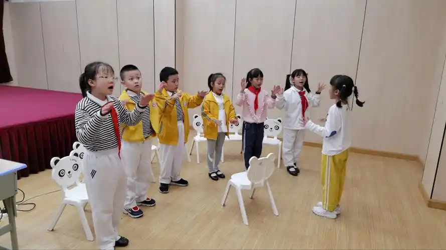 每次的练声,都能让孩子的口腔肌肉和气息控制得到进一步的提升!