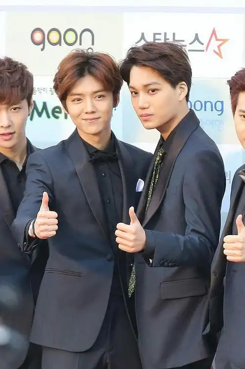 鹿晗真实身高就是1.78m ,求别拉踩