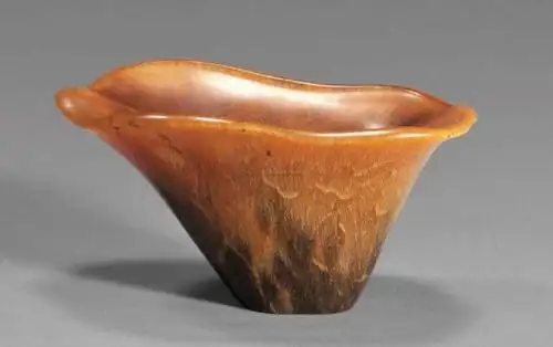 缕雕蠕纹犀牛角杯,雕刻工艺高超,堪称犀牛角杯中之珍品