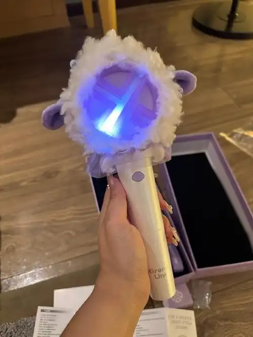 张艺兴[超话]#小羊蹄应援棒灯光p1开机就会长亮     p2 y/x跑动p3y