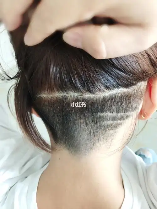 女生后脑勺剃发