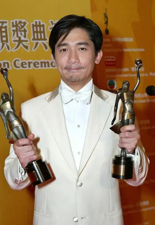 梁朝伟这小胡子原来也长的这么快