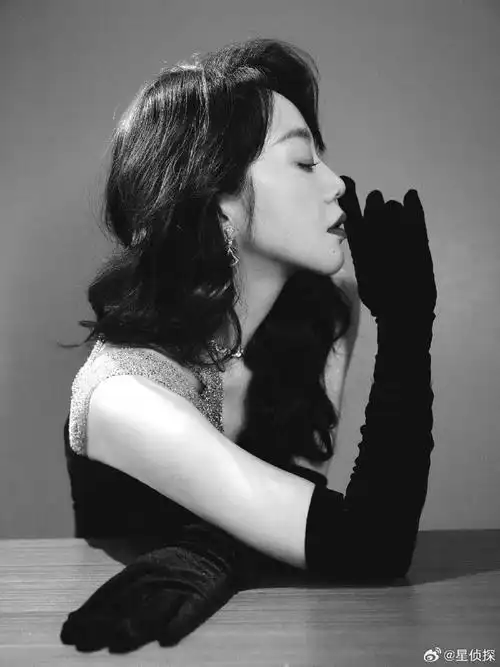 闫妮复古大波浪