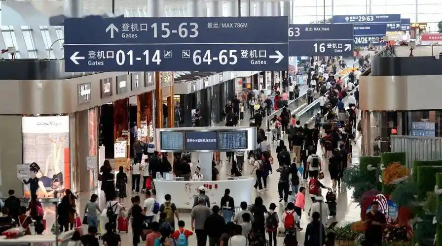 新增10821全市居民足不出户初筛阳性机场候机时被带走隔离