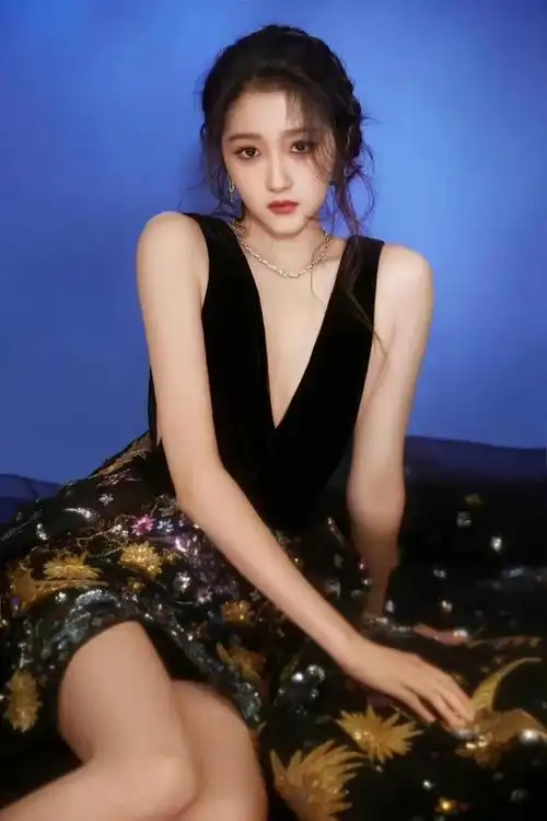 2020年8月27日,关晓彤名列《2020福布斯中国名人榜》第71位.