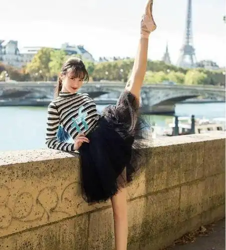 女星金晨一字马腿咚成招牌动作3线小明星的无奈不这样做没法火