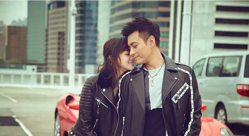 章龄之陈龙恩爱合照 感激我的世界里有你