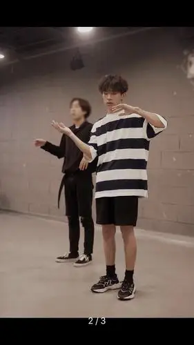 已出易烊千玺同款adidasozweego运动鞋