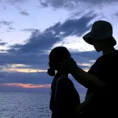 唯美意境情侣头像一对你的怀抱藏着爱