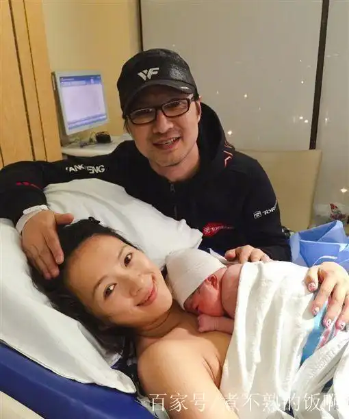 真可惜,章子怡老公汪峰在公共场合被吹出vip房间