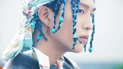 没有了 下一组 相关专题 个性图片时尚 相关标签 范丞丞帅气个性时尚