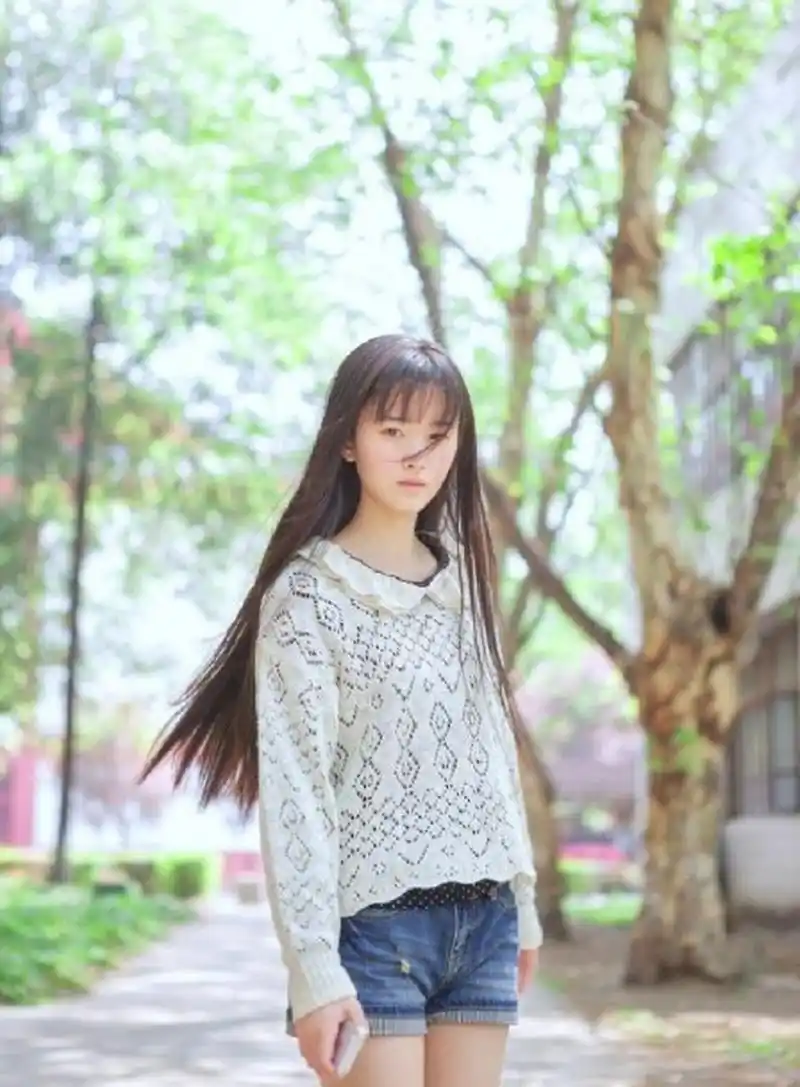 鞠婧祎早期出道前的照片,乖巧又青涩 ​​​