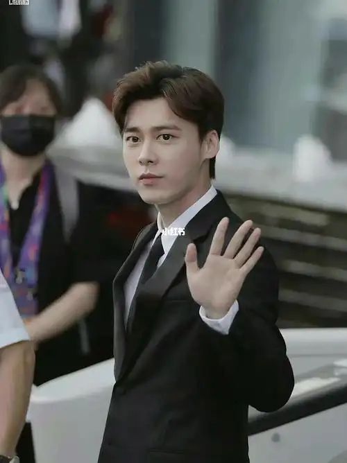 李易峰百花奖生图