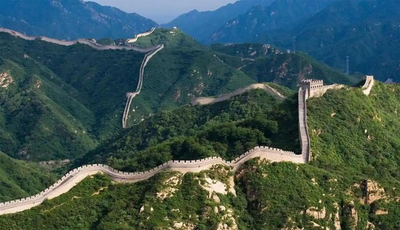 中国十大名胜古迹 1,长城. 2,桂林山水. 3,北京故宫. 4,杭州西湖.