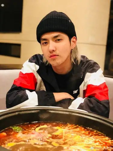 晒年夜饭的吴亦凡竟然留了胡子?你猜国际凡最讨厌吃什么食物?