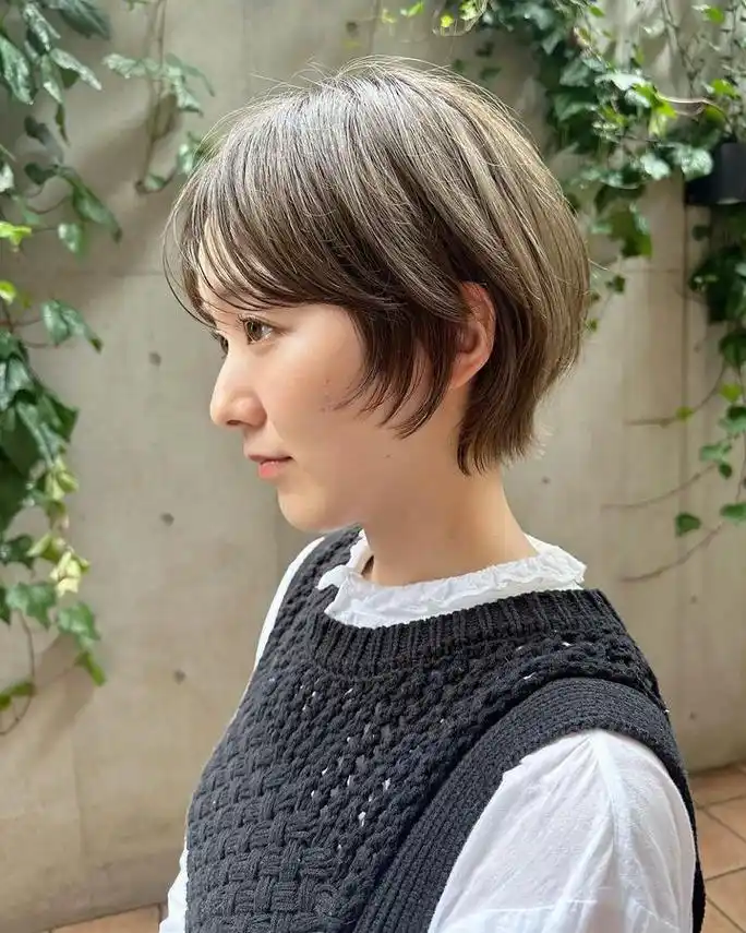 层次短发,直发波波头,满头烫卷发,不论年龄大小都适合,请收藏