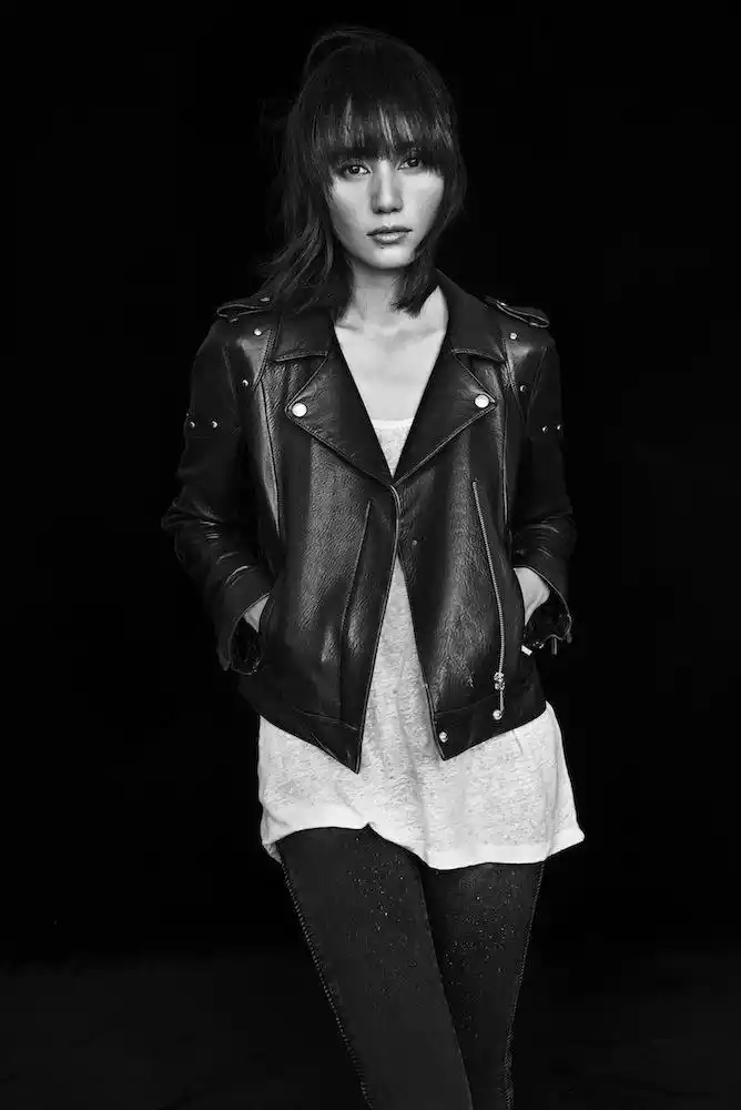 袁泉黑白大片魅力十足