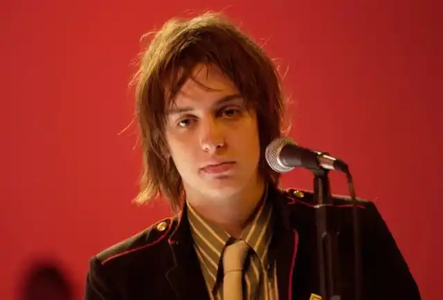 (图为年轻时的julian casablancas)