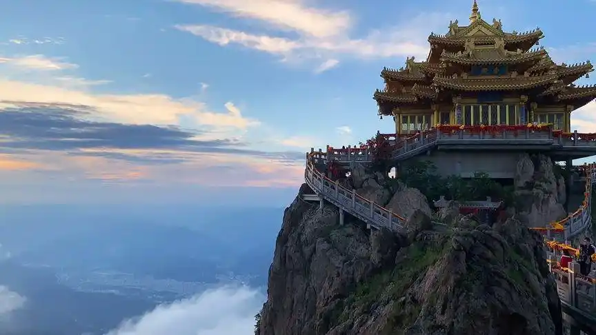 一生一定要来一次老君山天宫仙境,感受一下当神仙的快乐