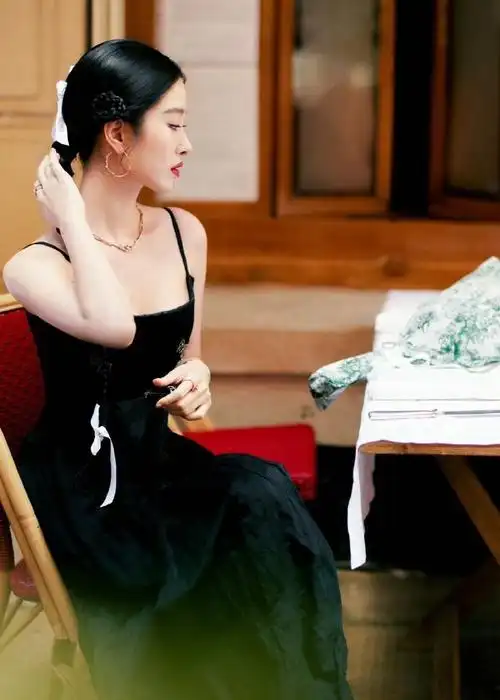 杨采钰蝴蝶少女即视感##杨采钰耳边花朵编发