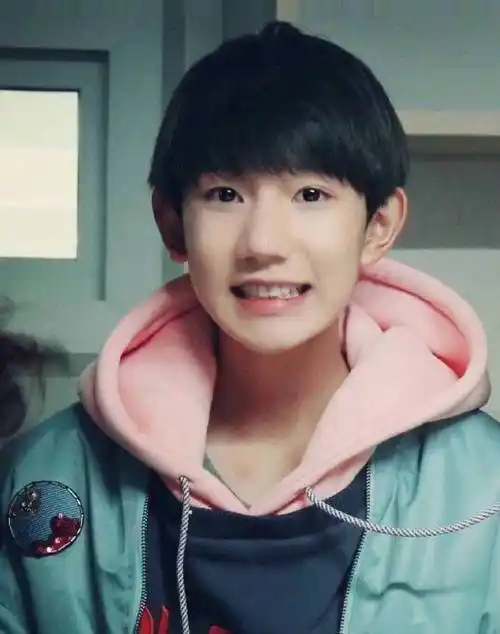 王源口罩#哈哈哈哈王源戴「萌虎口罩」萌虎下山!适用于4-12岁儿童!