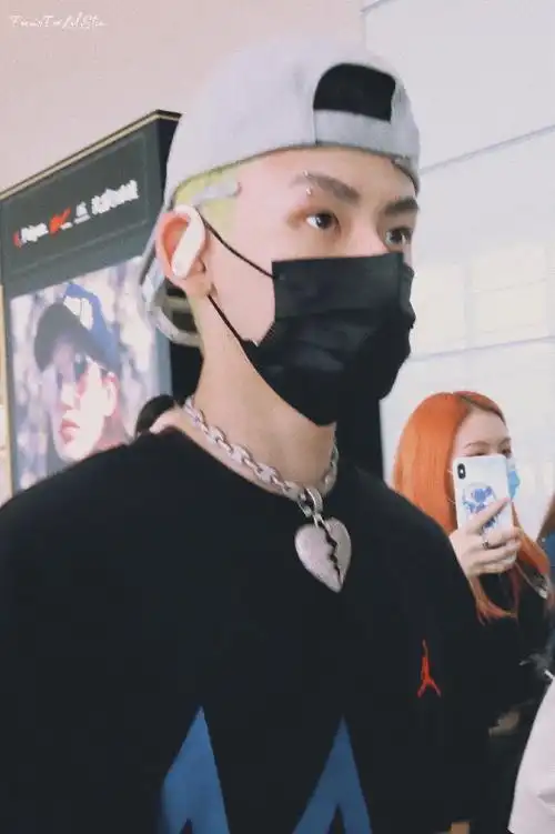 sha0115呜呜呜呜是素颜的宝宝@小鬼-王琳凯