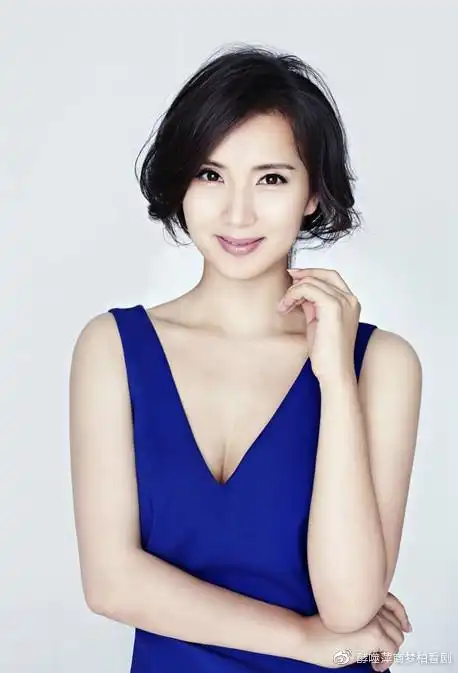 2004年出演都市喜剧《双响炮》,并获得第五届大众"双十佳"最佳女主角