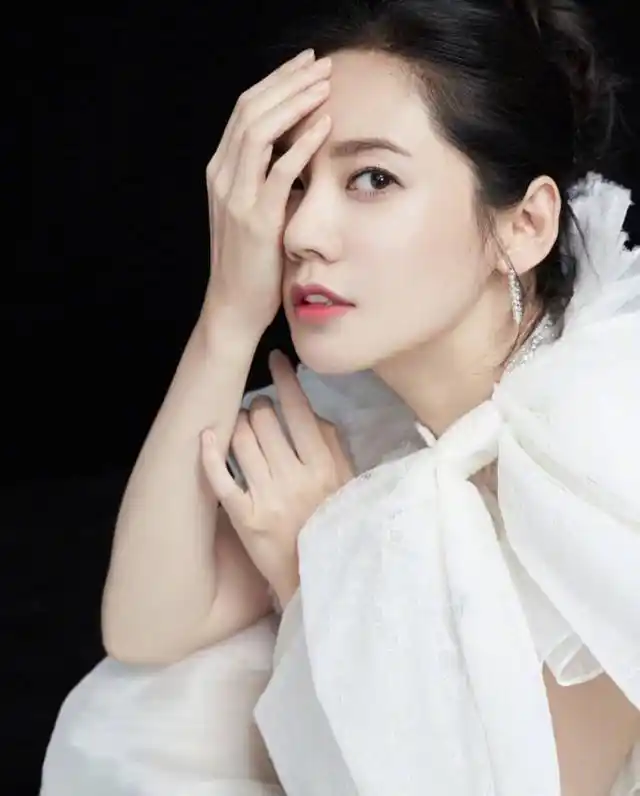 秋瓷炫和于晓光为杂志拍封面互动温馨幸福开心得像两个大孩子