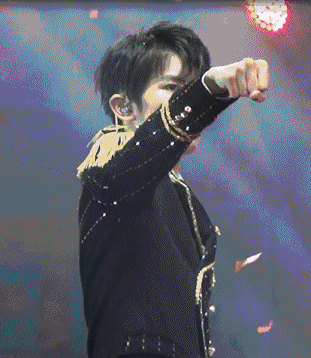 易烊千玺动图 - 堆糖,美图壁纸兴趣社区