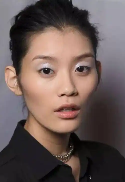 同样是"高颧骨",为什么有些女人高级,有人却很显老?