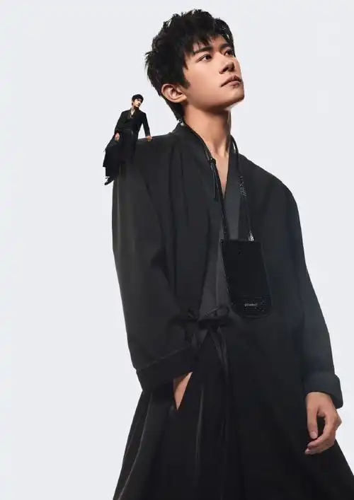 emporio armani 全球形象代言人易烊千玺演绎全新2024春夏系列广告