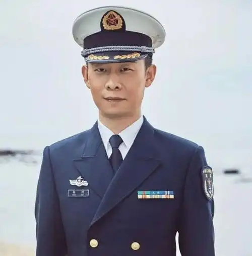 原创明星的军装照:杨洋高颜值,吴京硬汉,看了钱枫,网友认不出