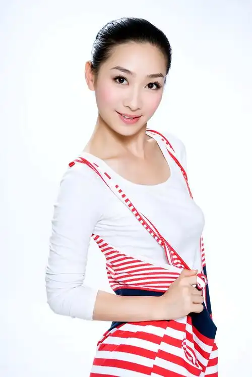 清新淡雅陶昕然